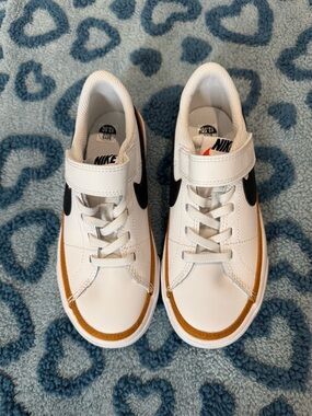 New Kids Nike Court Legacy Low size 12.5